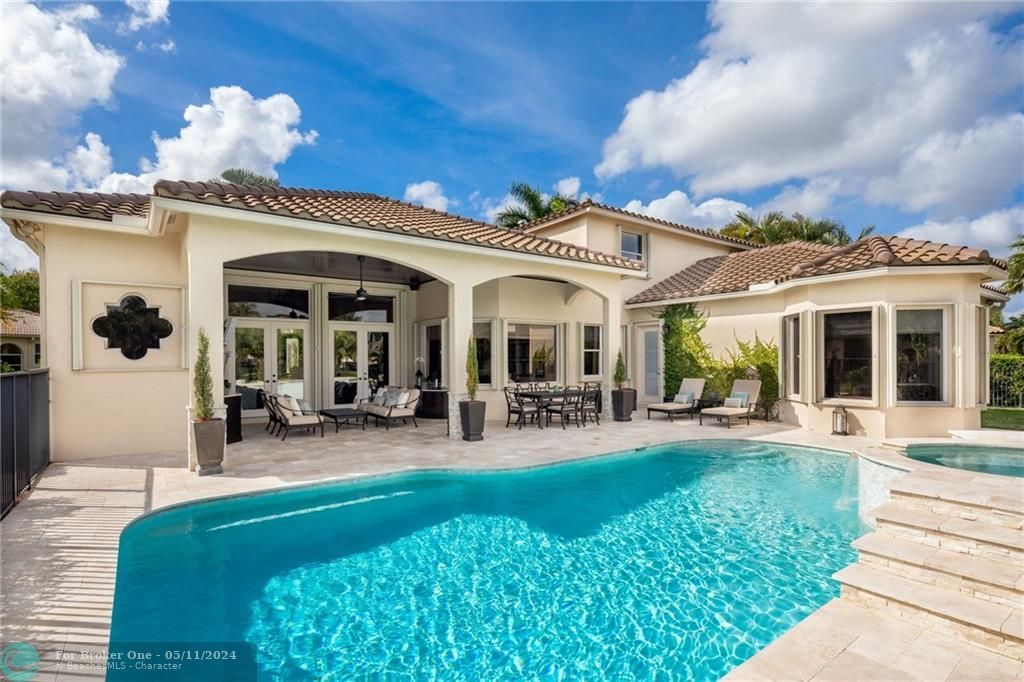 Recently Sold: $2,387,500 (5 beds, 5 baths, 4934 Square Feet)