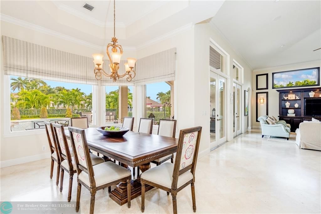 Recently Sold: $2,387,500 (5 beds, 5 baths, 4934 Square Feet)