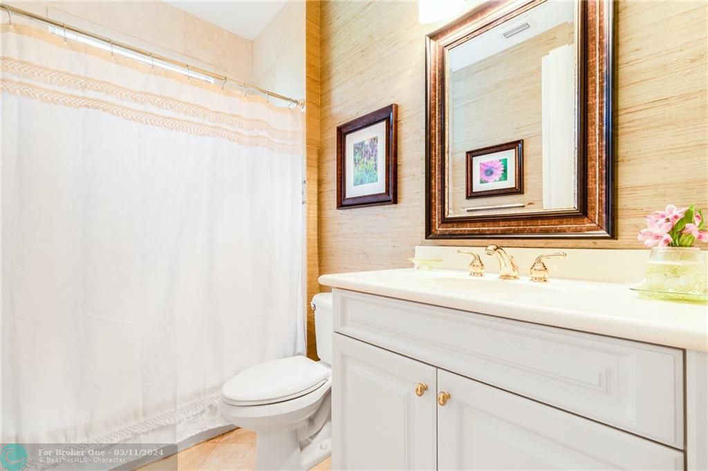 最近售出: $2,387,500 (5 贝兹, 5 浴室, 4934 平方英尺)