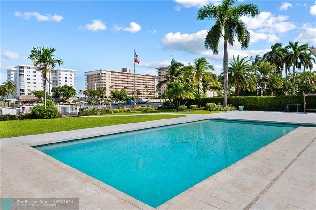 Recently Sold: $3,500,000 (4 beds, 5 baths, 4377 Square Feet)