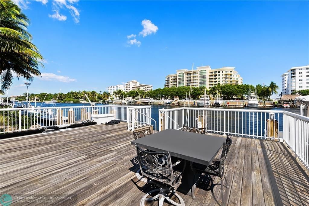 Recently Sold: $3,500,000 (4 beds, 5 baths, 4377 Square Feet)