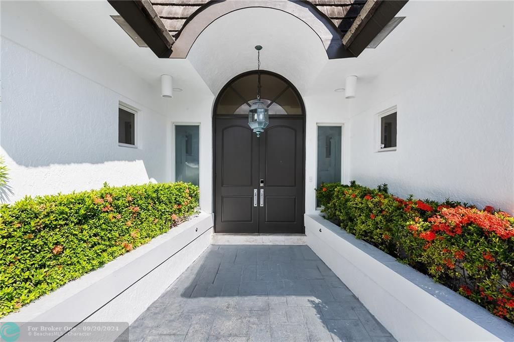 Recently Sold: $3,500,000 (4 beds, 5 baths, 4377 Square Feet)