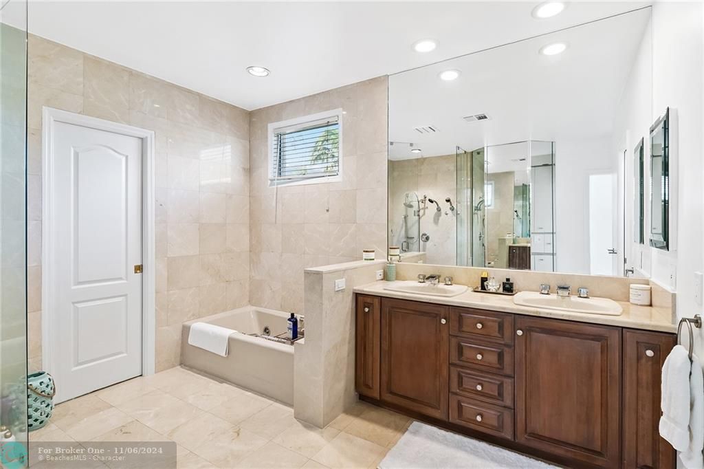 Recently Sold: $3,500,000 (4 beds, 5 baths, 4377 Square Feet)