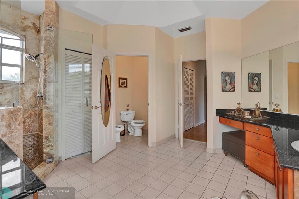 最近售出: $1,249,999 (5 贝兹, 4 浴室, 3200 平方英尺)