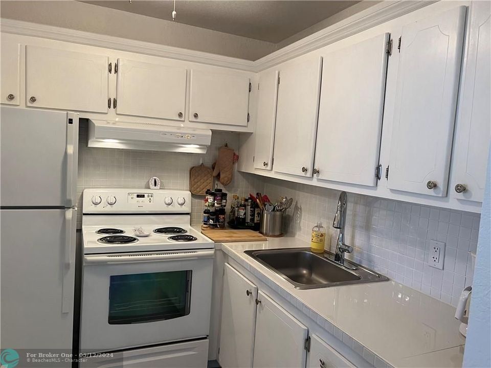 Recently Sold: $135,000 (1 beds, 1 baths, 738 Square Feet)