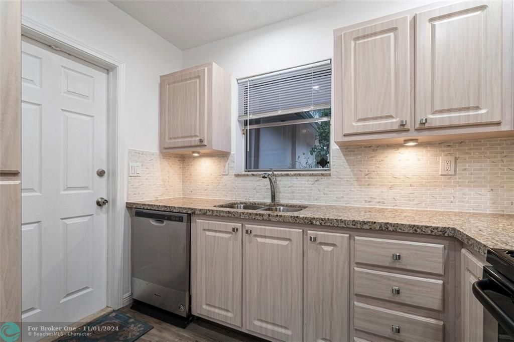 Active With Contract: $3,500 (3 beds, 2 baths, 1234 Square Feet)