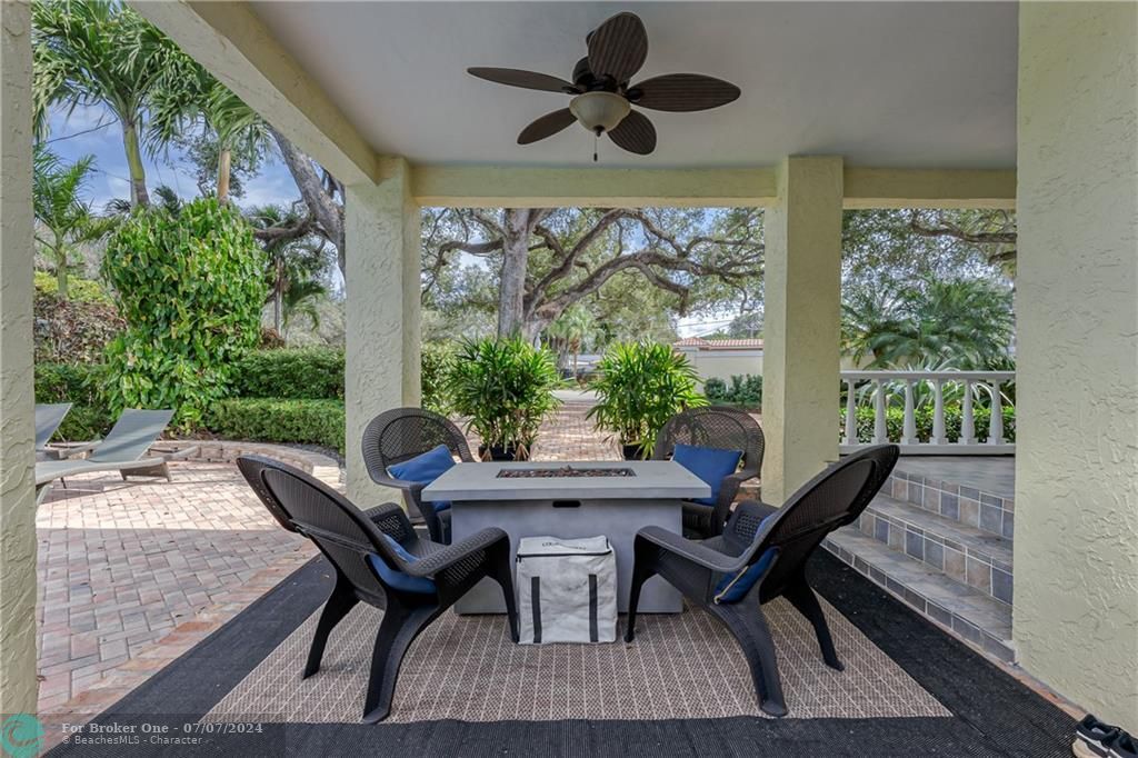 Recently Sold: $2,650,000 (5 beds, 4 baths, 3706 Square Feet)