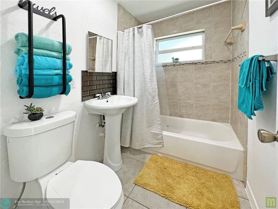 Недавно продано: $1,800 (1 спален, 1 ванн, 600 Квадратных фут)