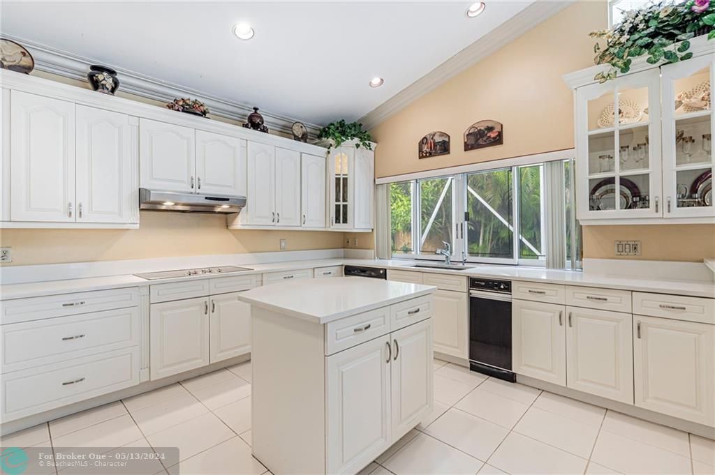 Recently Sold: $749,000 (5 beds, 3 baths, 3232 Square Feet)