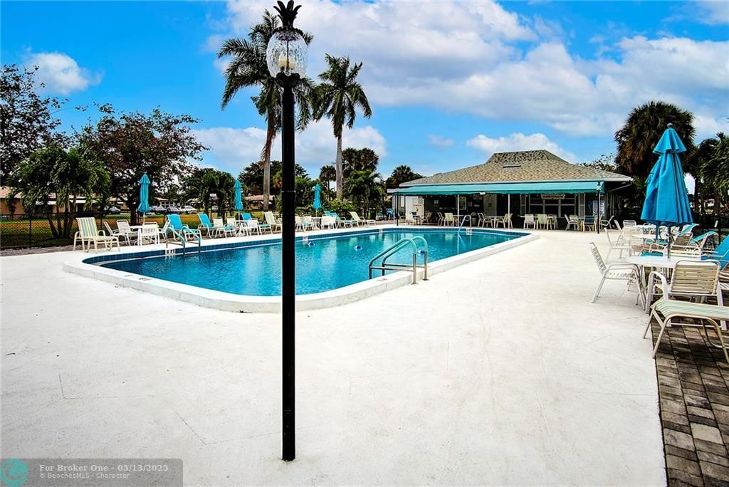 For Sale: $239,000 (1 beds, 1 baths, 970 Square Feet)