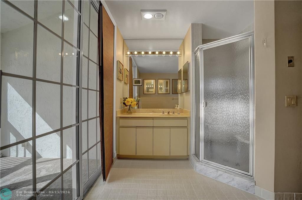 最近售出: $375,000 (3 贝兹, 2 浴室, 1810 平方英尺)