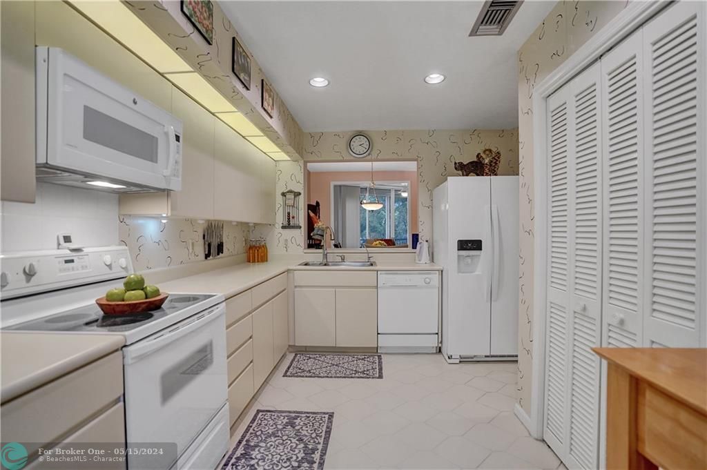 Recently Sold: $375,000 (3 beds, 2 baths, 1810 Square Feet)