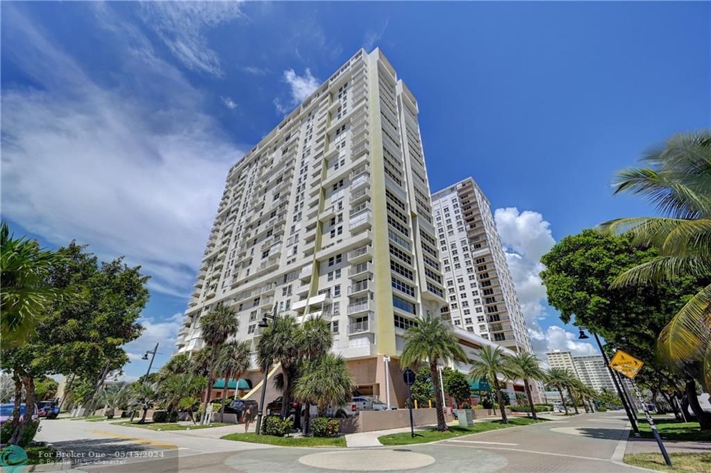Recently Sold: $335,000 (1 beds, 1 baths, 721 Square Feet)