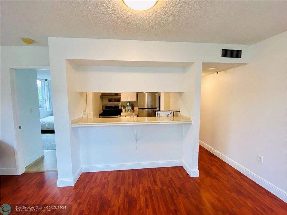 Recently Rented: $2,700 (2 beds, 2 baths, 914 Square Feet)