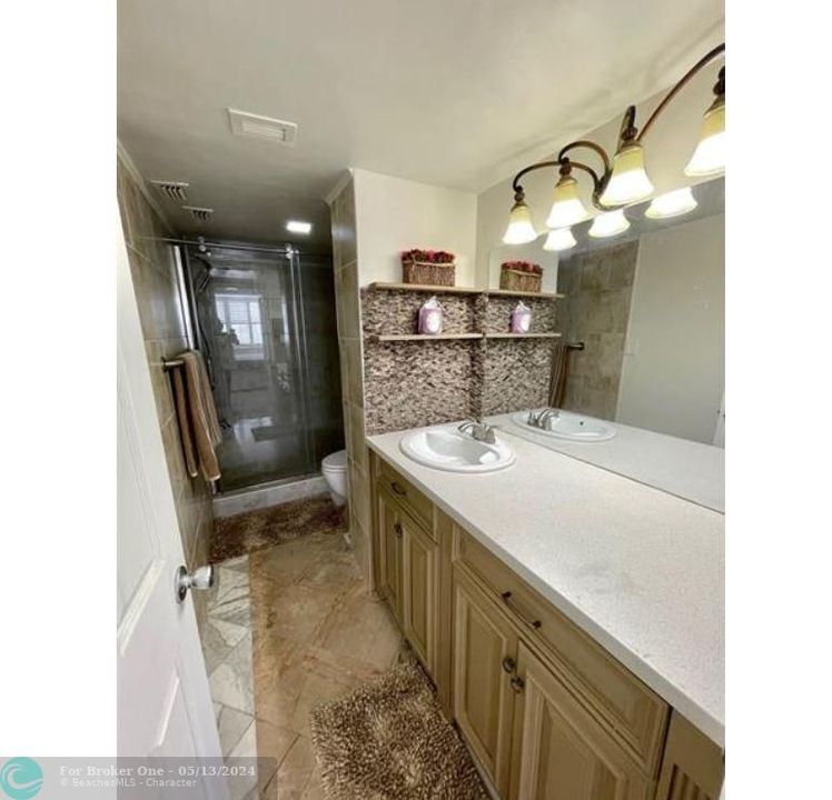Recently Sold: $259,900 (1 beds, 1 baths, 1005 Square Feet)