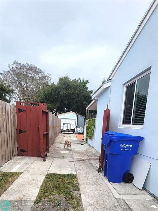 Recently Sold: $380,000 (2 beds, 1 baths, 1100 Square Feet)