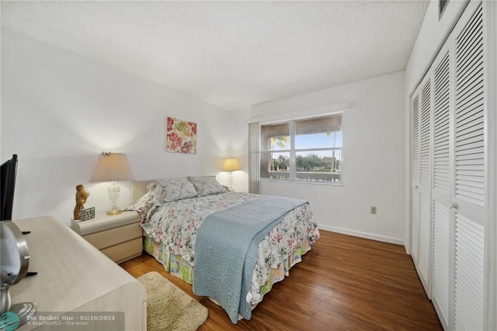 Recently Sold: $155,000 (2 beds, 2 baths, 955 Square Feet)