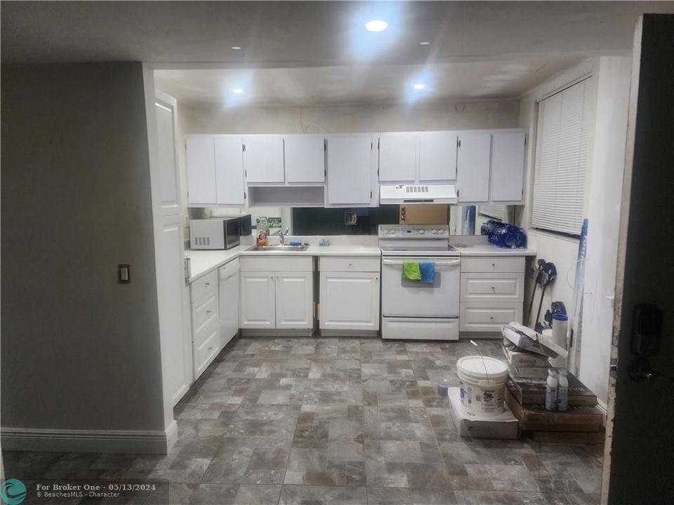 Recently Sold: $200,000 (3 beds, 2 baths, 1068 Square Feet)