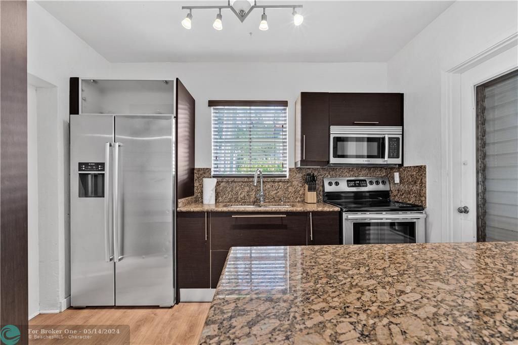 Recently Sold: $1,195,000 (3 beds, 2 baths, 1624 Square Feet)