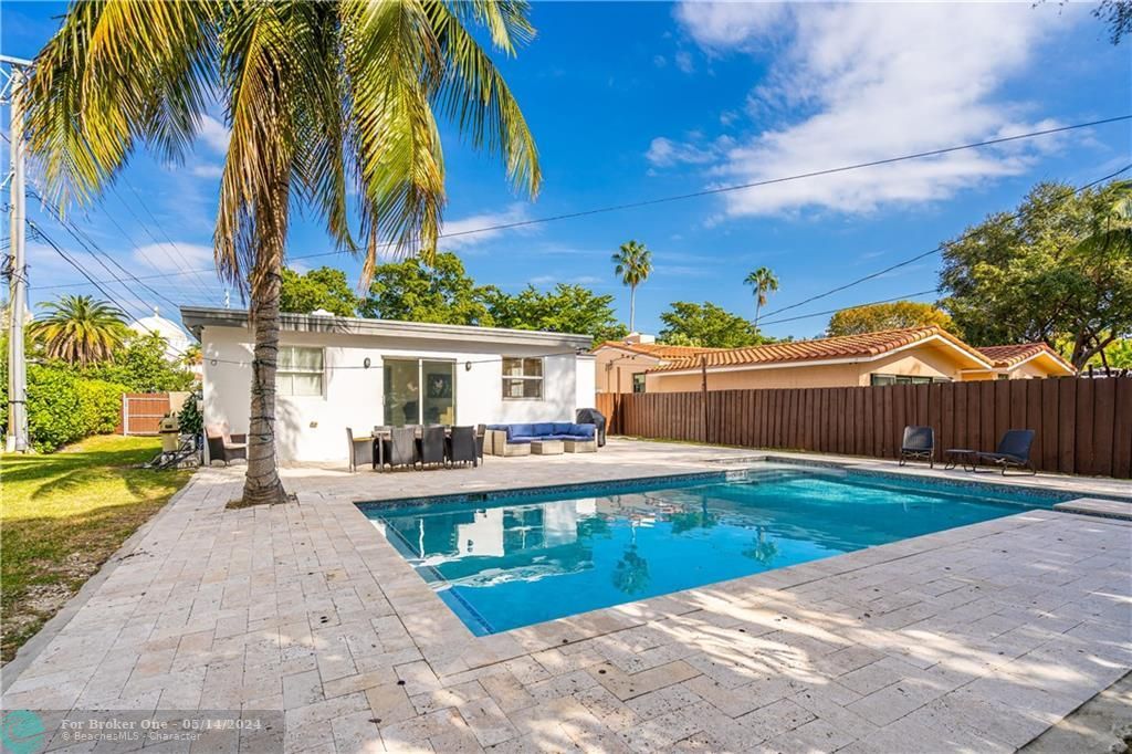 Recently Sold: $1,195,000 (3 beds, 2 baths, 1624 Square Feet)