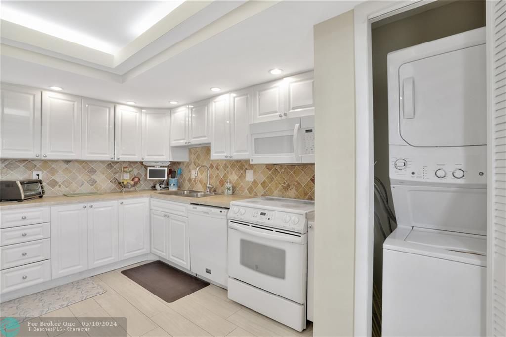Recently Sold: $429,900 (2 beds, 2 baths, 1233 Square Feet)