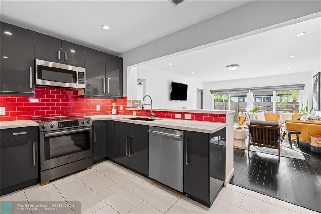 Recently Sold: $1,525,000 (4 beds, 3 baths, 2549 Square Feet)
