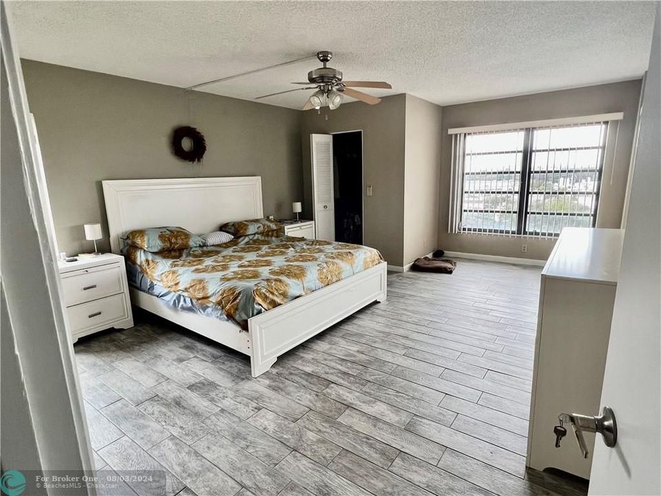 Active With Contract: $2,200 (2 beds, 2 baths, 1399 Square Feet)