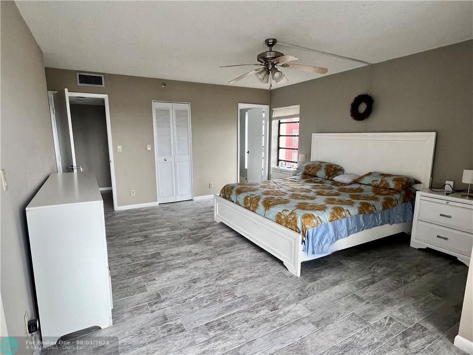 Active With Contract: $2,200 (2 beds, 2 baths, 1399 Square Feet)