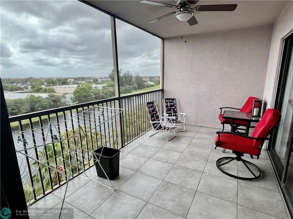 Active With Contract: $2,200 (2 beds, 2 baths, 1399 Square Feet)