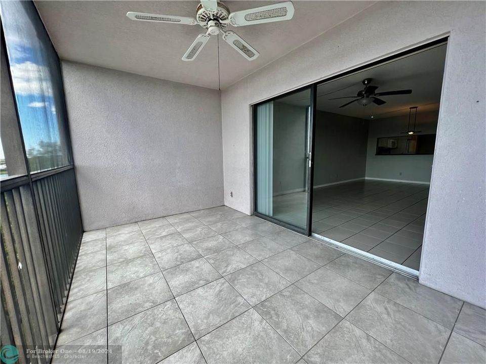 Active With Contract: $2,200 (2 beds, 2 baths, 1399 Square Feet)