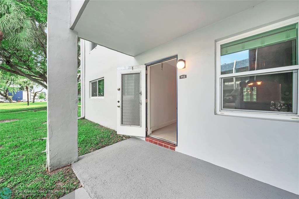 For Sale: $172,000 (2 beds, 2 baths, 920 Square Feet)