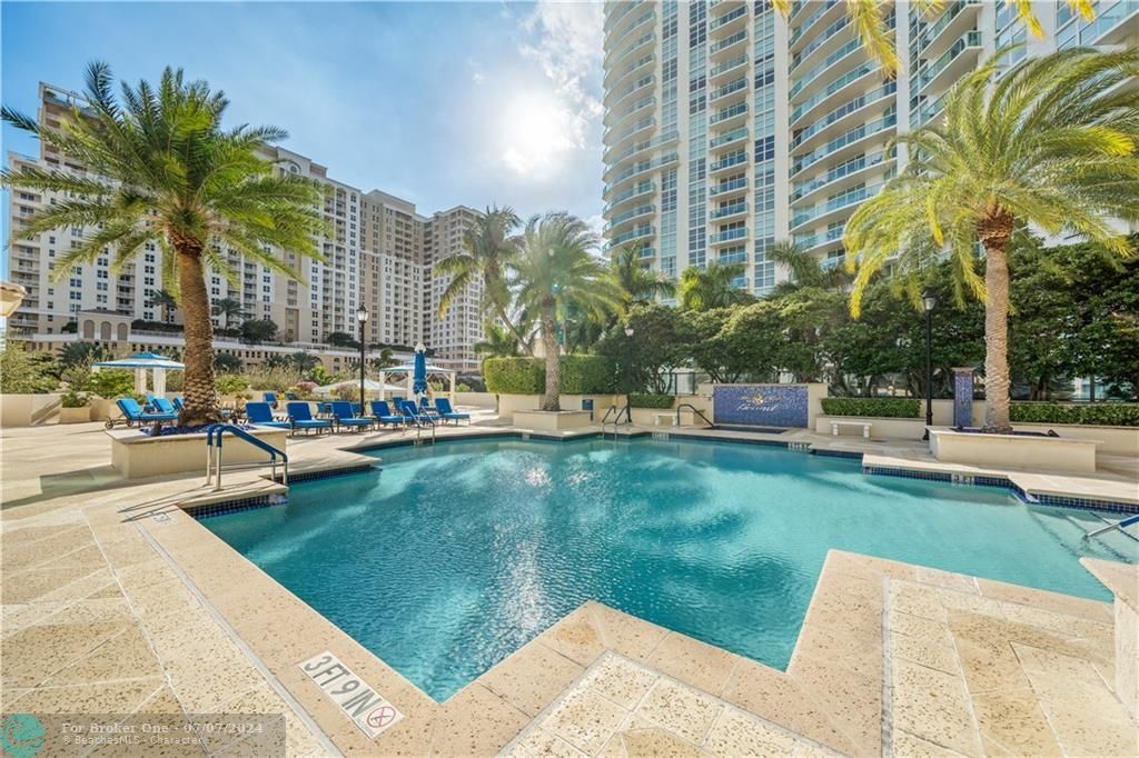 Recently Sold: $1,395,000 (2 beds, 2 baths, 1630 Square Feet)