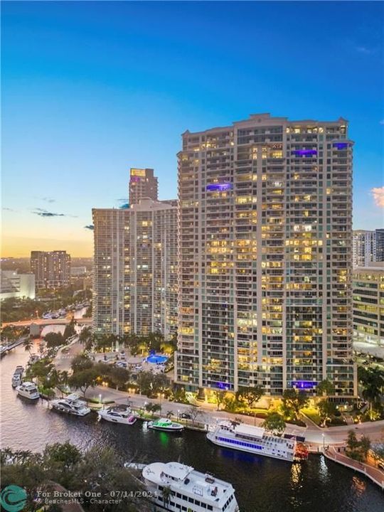 Recently Sold: $1,395,000 (2 beds, 2 baths, 1630 Square Feet)