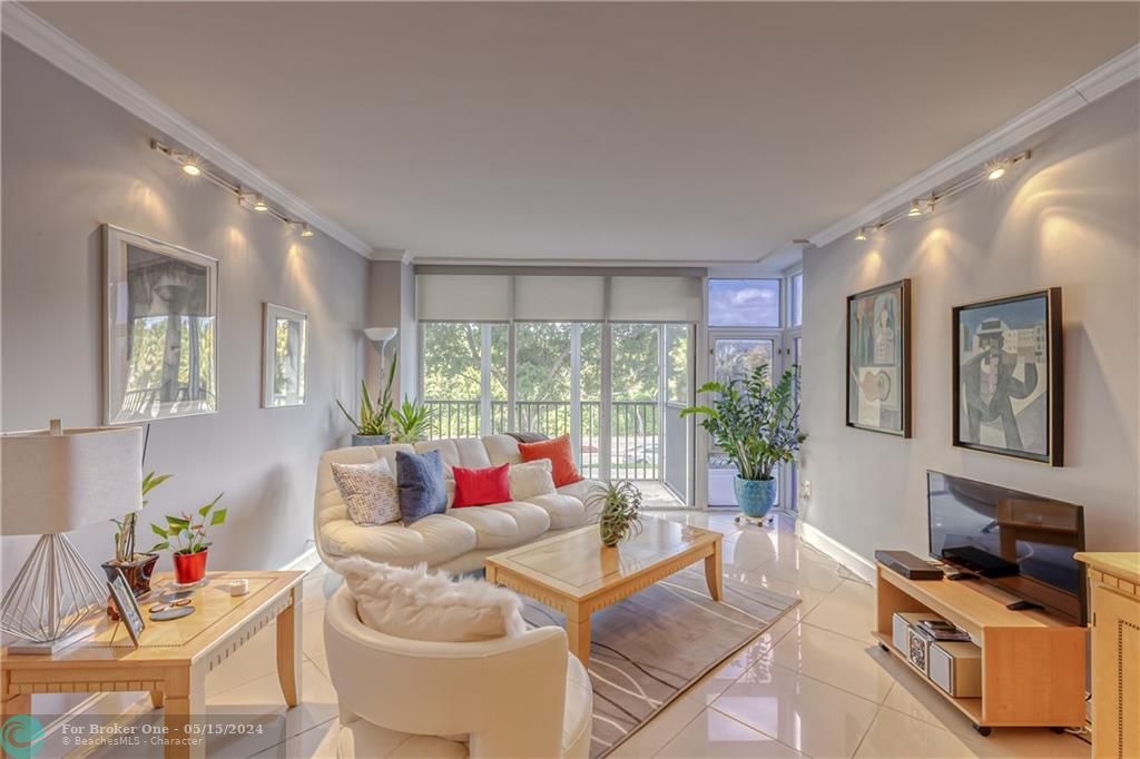 Recently Sold: $285,000 (1 beds, 1 baths, 810 Square Feet)