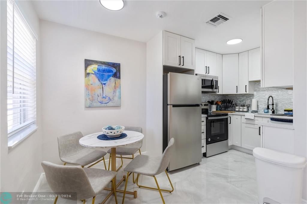 Recently Sold: $2,400 (1 beds, 1 baths, 1943 Square Feet)