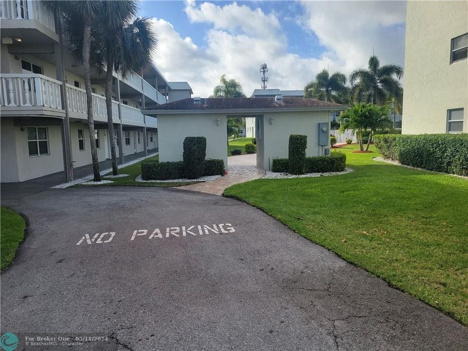 Recently Sold: $172,900 (2 beds, 2 baths, 955 Square Feet)