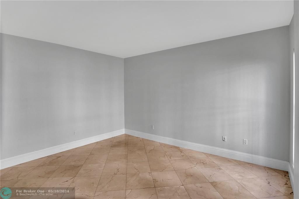 Recently Sold: $600,000 (2 beds, 2 baths, 1370 Square Feet)