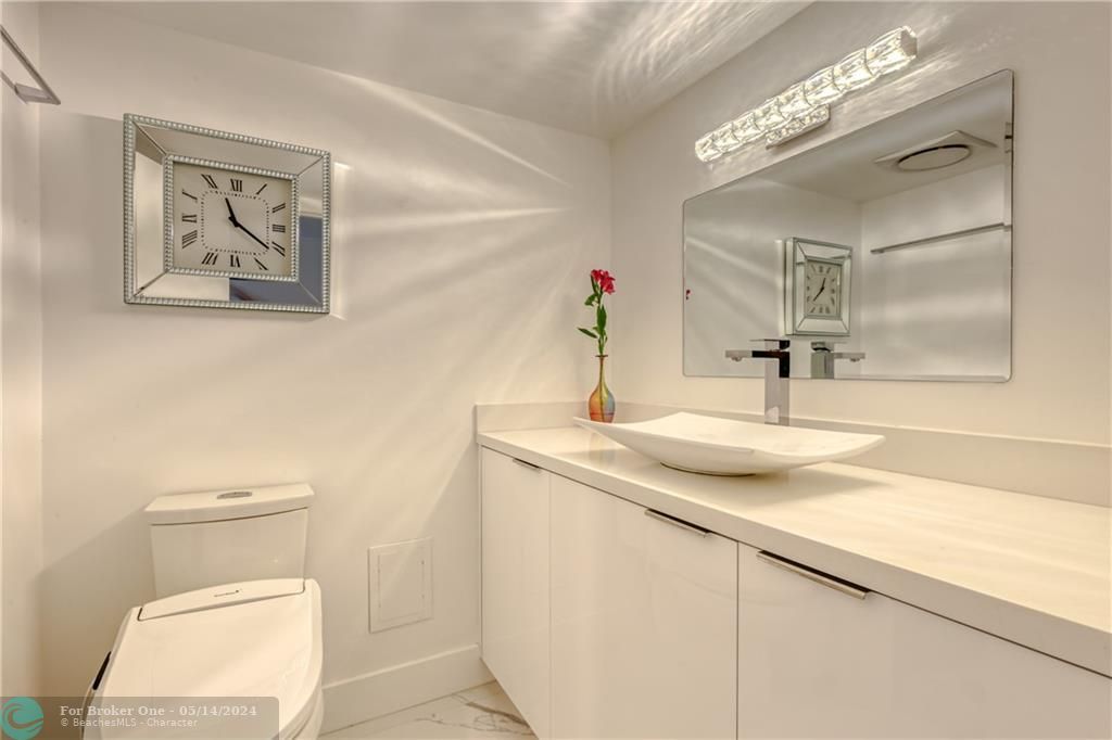 最近售出: $1,999,000 (3 贝兹, 2 浴室, 2260 平方英尺)