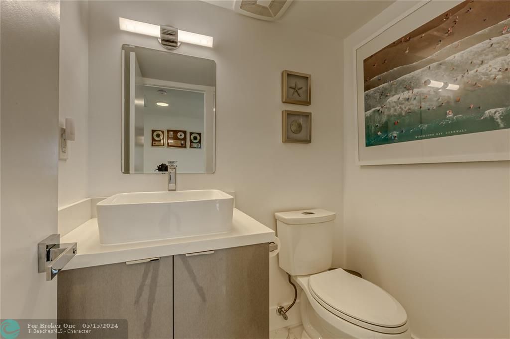 最近售出: $1,999,000 (3 贝兹, 2 浴室, 2260 平方英尺)