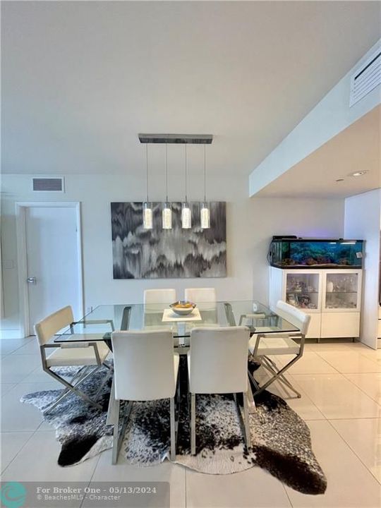 Recently Sold: $1,095,000 (3 beds, 3 baths, 1571 Square Feet)
