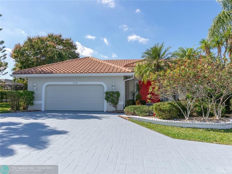Recently Sold: $674,000 (3 beds, 2 baths, 2704 Square Feet)