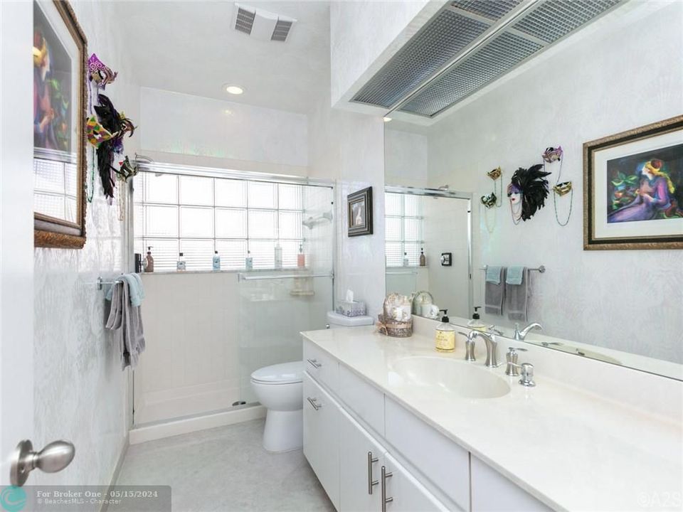 最近售出: $674,000 (3 贝兹, 2 浴室, 2704 平方英尺)