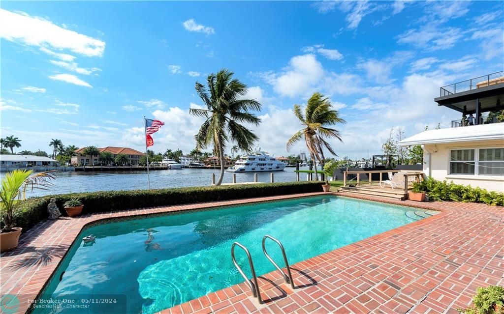 Recently Sold: $5,250,000 (4 beds, 2 baths, 3341 Square Feet)