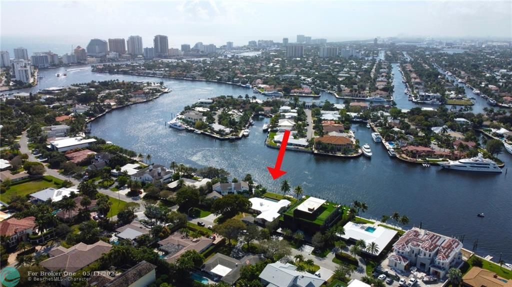 Recently Sold: $5,250,000 (4 beds, 2 baths, 3341 Square Feet)