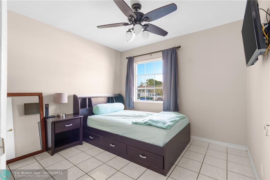 Recently Sold: $370,000 (3 beds, 2 baths, 1396 Square Feet)