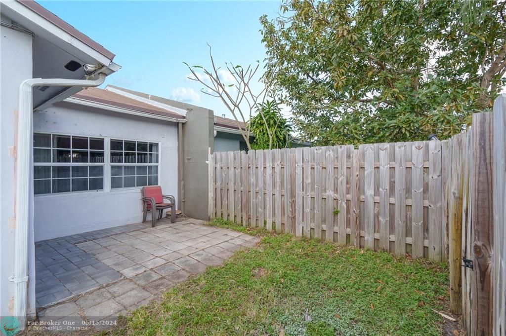 Recently Sold: $370,000 (3 beds, 2 baths, 1396 Square Feet)