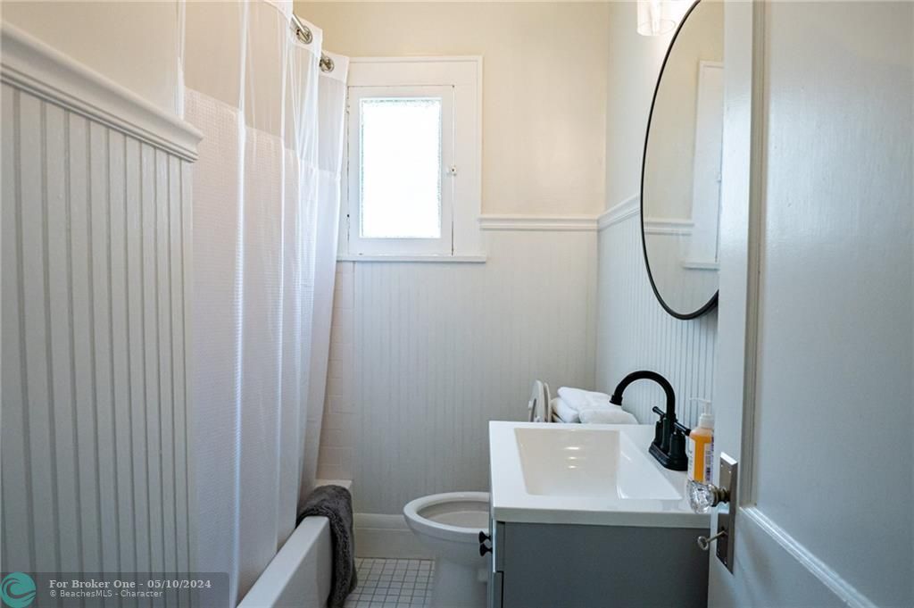 最近售出: $4,100 (2 贝兹, 2 浴室, 1211 平方英尺)