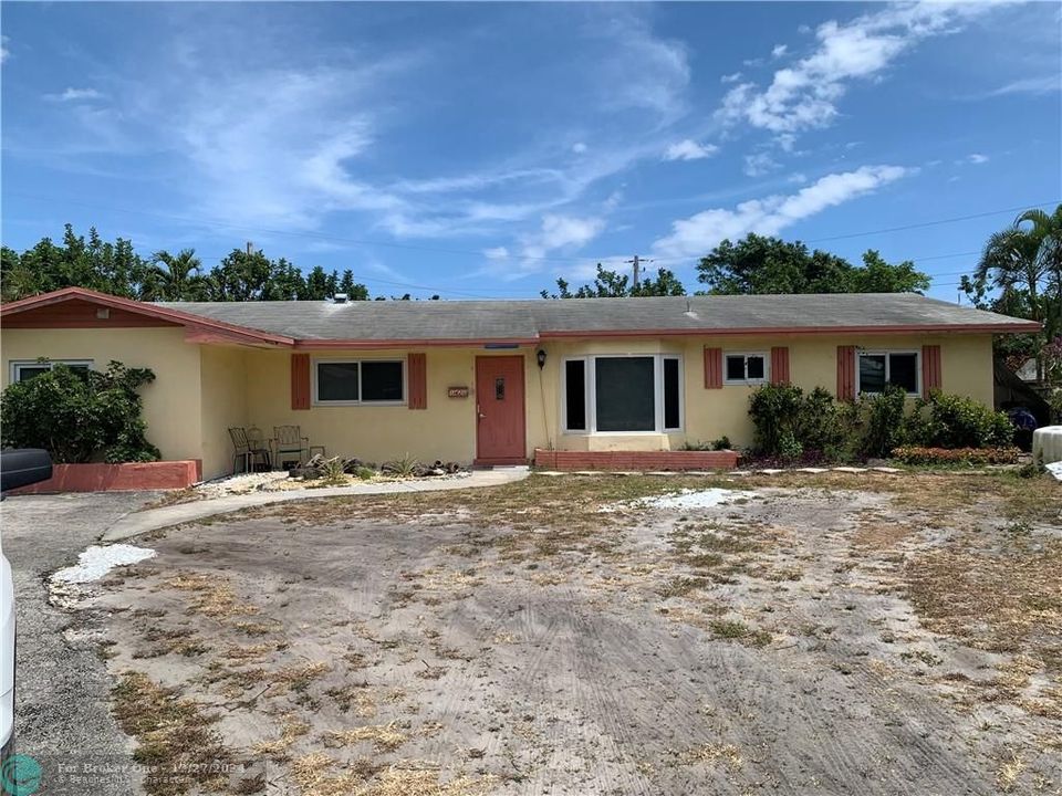 Recently Sold: $220,000 (4 beds, 2 baths, 1779 Square Feet)