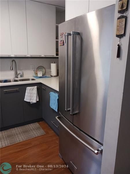 Active With Contract: $1,350 (1 beds, 1 baths, 760 Square Feet)