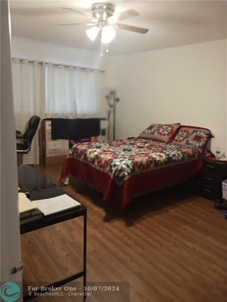 Active With Contract: $1,350 (1 beds, 1 baths, 760 Square Feet)